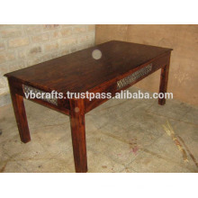 Mesa de comedor de madera